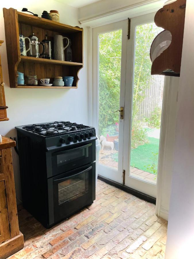 The Beehive, Ground Floor Apartment In Norfolk, No Shared Amenities Downham Market Exterior foto